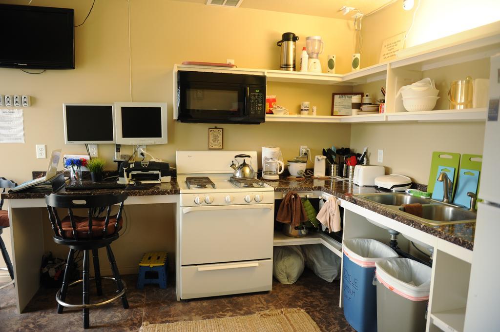 Camelot Inn At Honeyville Bagian luar foto