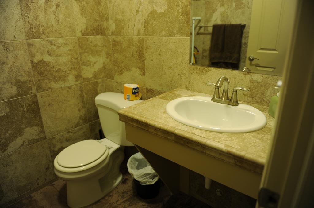 Camelot Inn At Honeyville Bagian luar foto