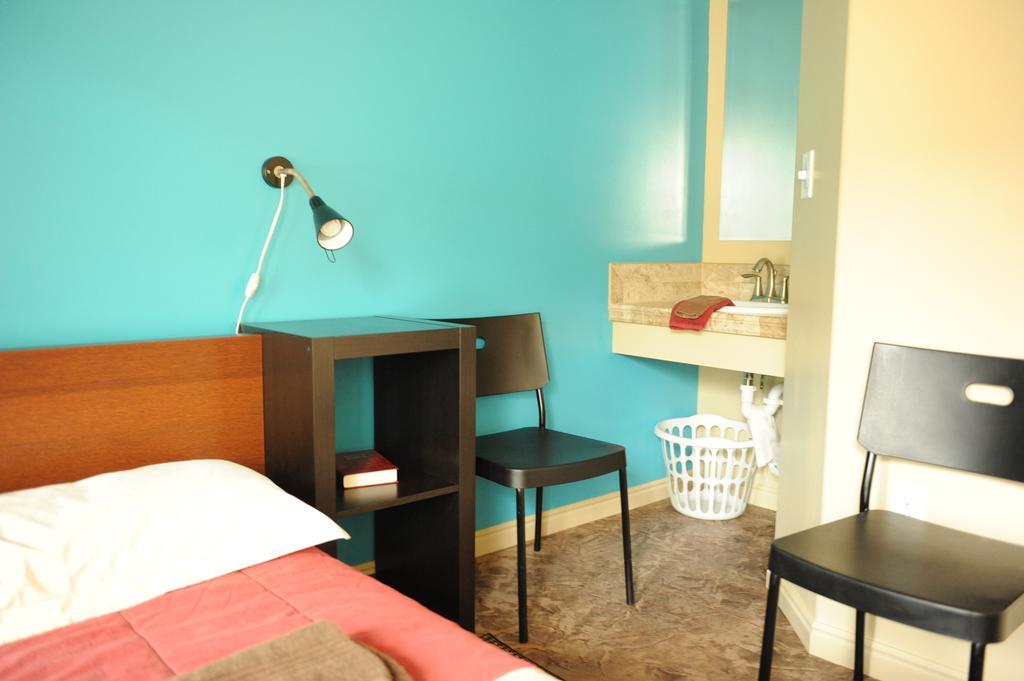 Camelot Inn At Honeyville Ruang foto