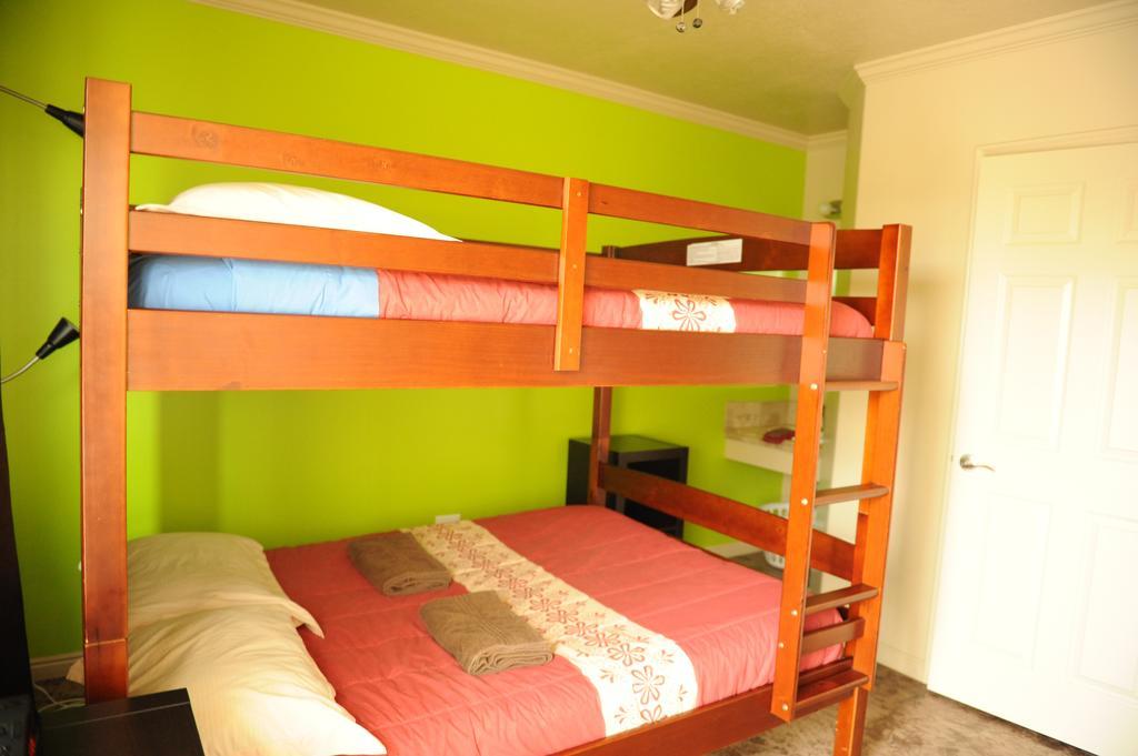 Camelot Inn At Honeyville Ruang foto