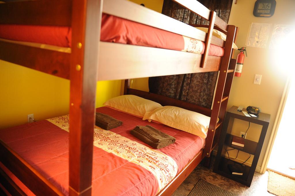 Camelot Inn At Honeyville Ruang foto