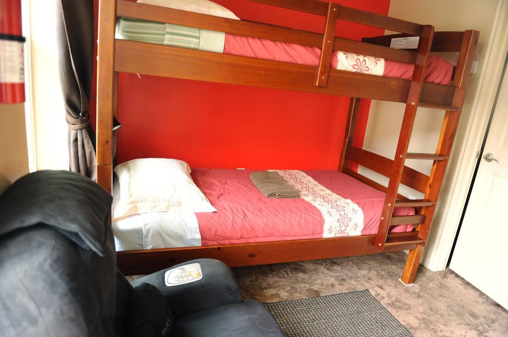 Camelot Inn At Honeyville Ruang foto