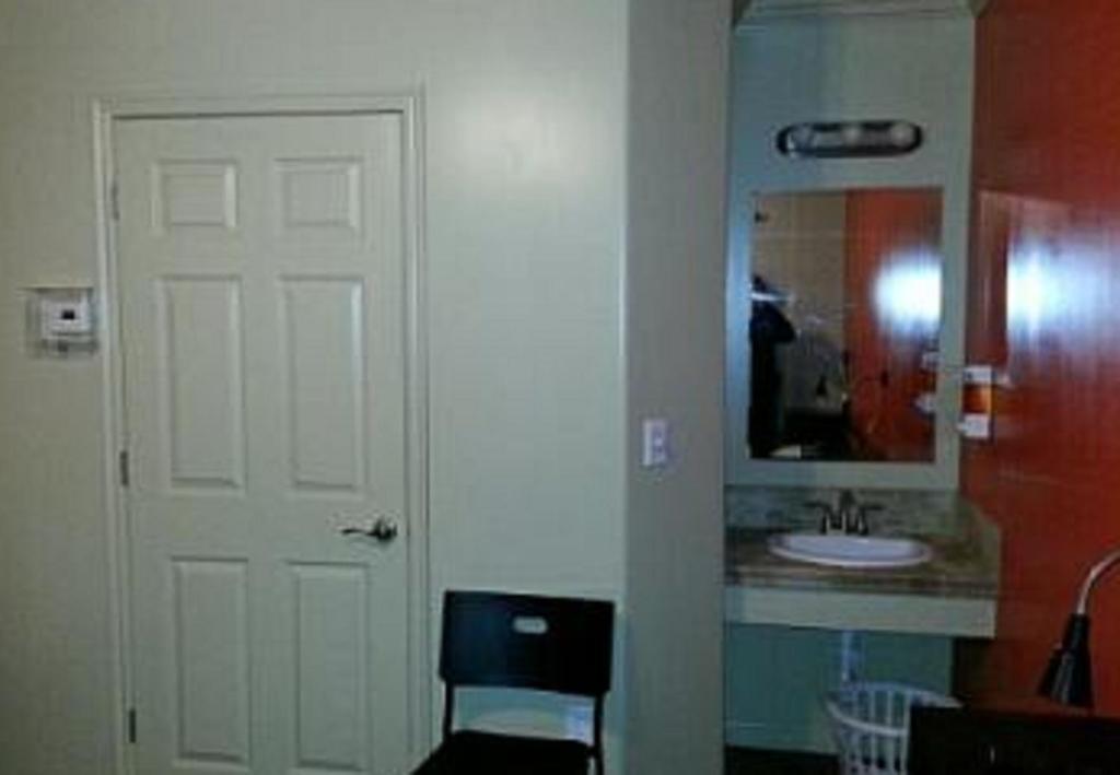 Camelot Inn At Honeyville Ruang foto